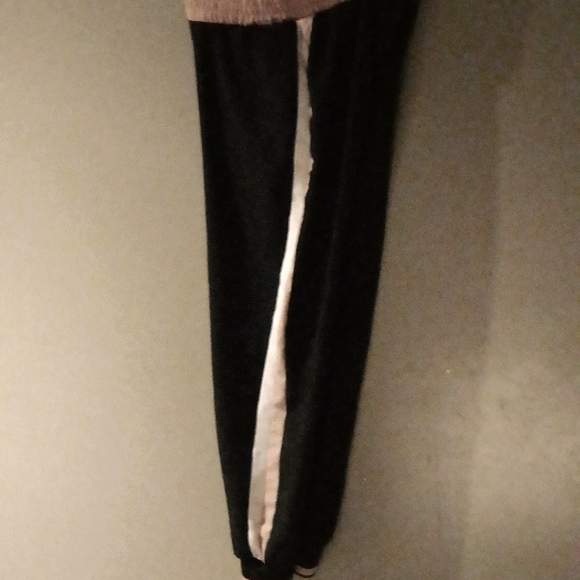 ZARA BlackvCapris Pants With  white  Side Stripe accented with pink, waistband - Picture 2 of 3